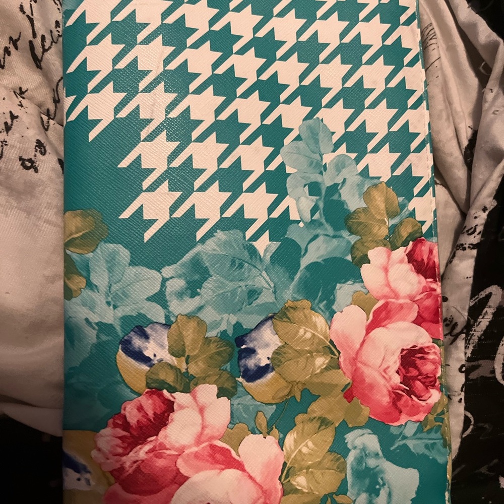 Floral and pattern wristlet with cute floral kimono for sale!